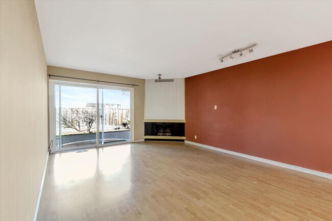 Building Photo - 40307 San Sebastian Pl
