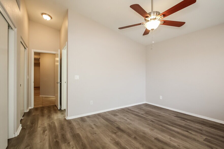 Building Photo - 8740 W Loma Ln