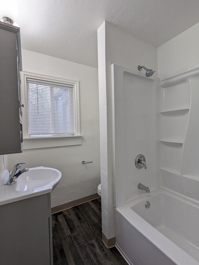 Building Photo - Great 3-Bedroom, 1-Bath Home In Springfield!