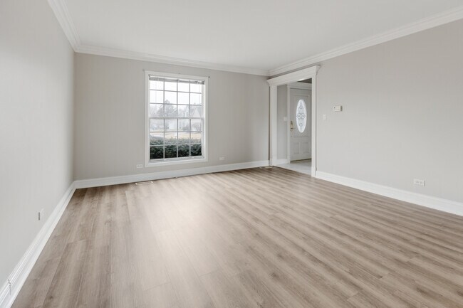 Building Photo - 3245 Gresham Ln E