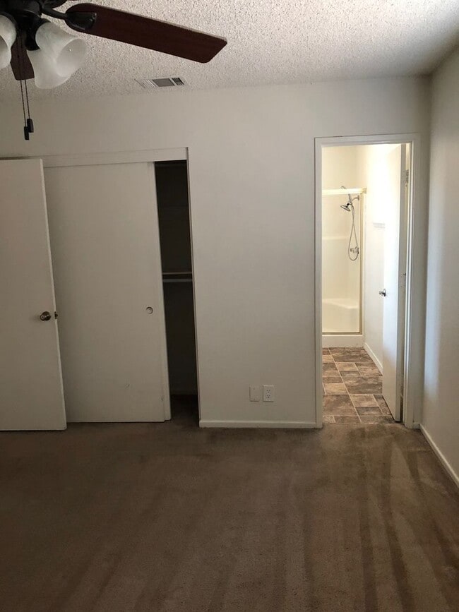 Building Photo - 3 BEDROOM APPLE VALLEY HOME