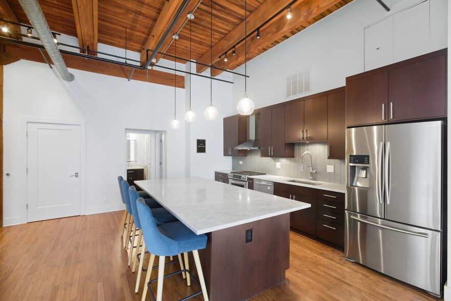 Building Photo - 525 W Superior St