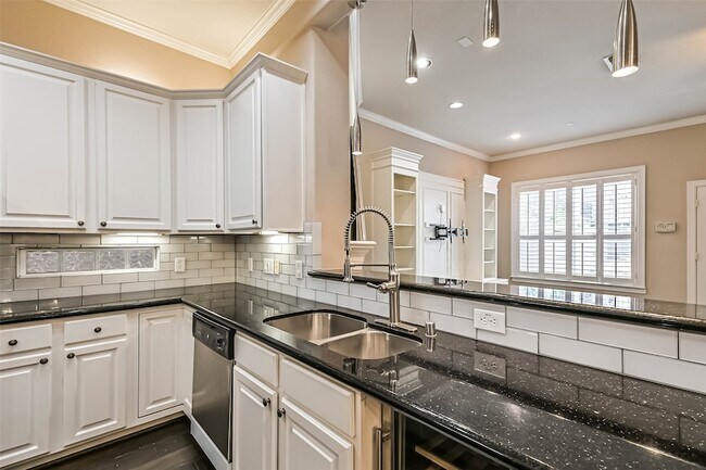 Building Photo - 5453 Fairdale Ln