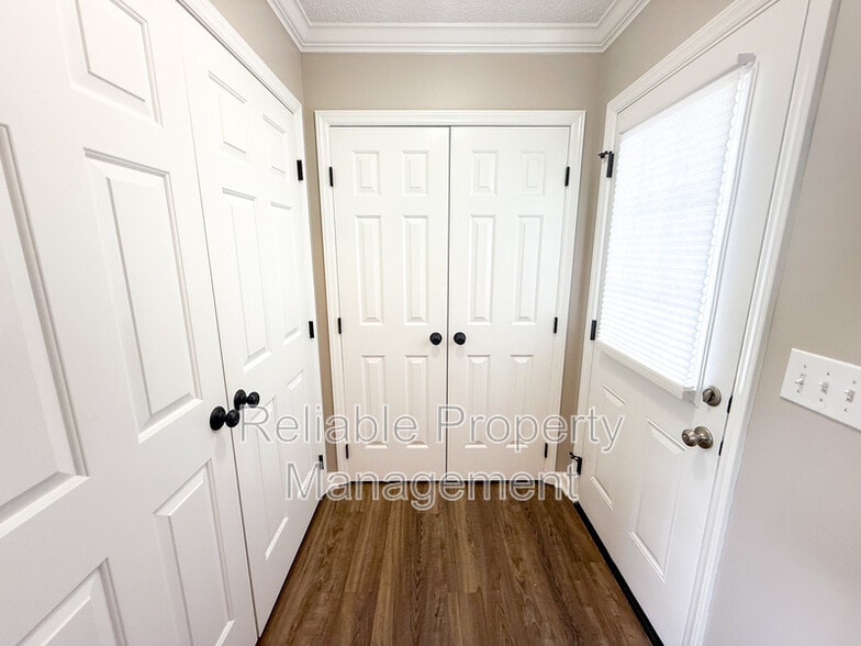 Building Photo - 805 Phillips Pointe Dr