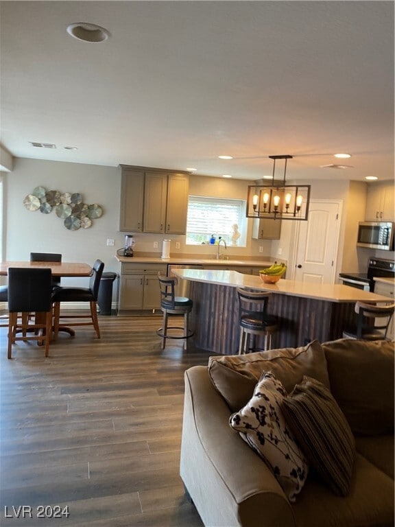 Building Photo - 1005 E McKnight Ave