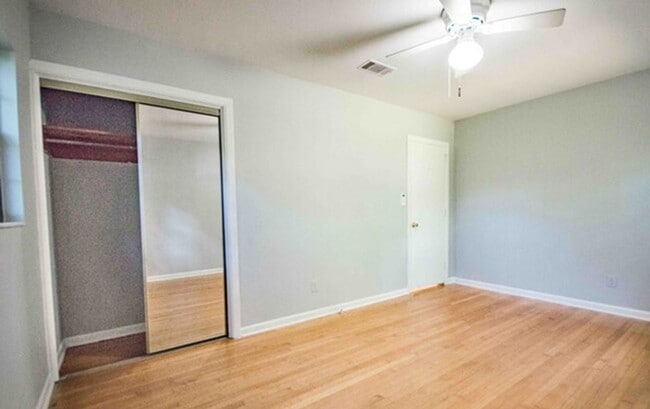 Building Photo - Fabulous home near the fairgrounds-$500 of...