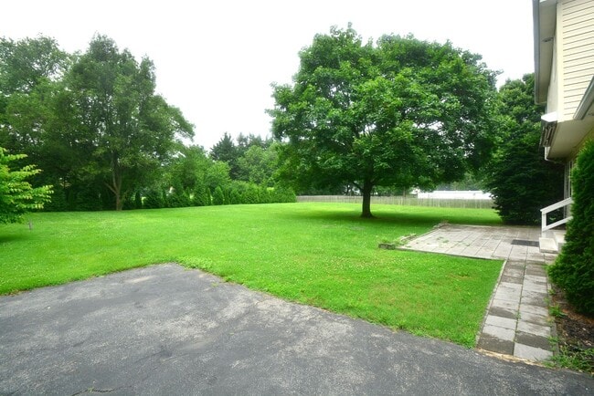 Building Photo - THIS IS THE ONE YOU HAVE BEEN WAITING FOR!...