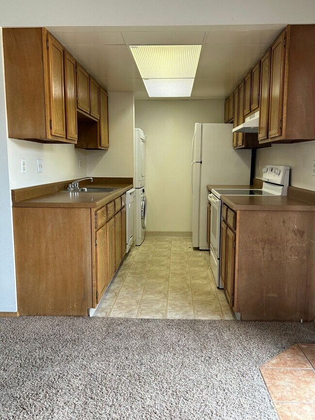 Building Photo - 1 Bedroom 1 Bathroom Townhome