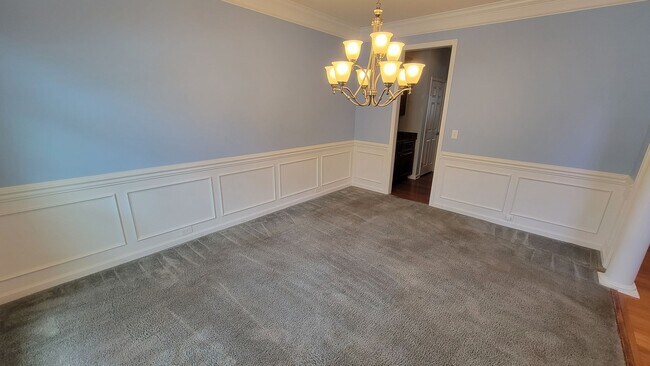 Building Photo - 4 Bed, 3.5 Townhome in Five Forks is Available!