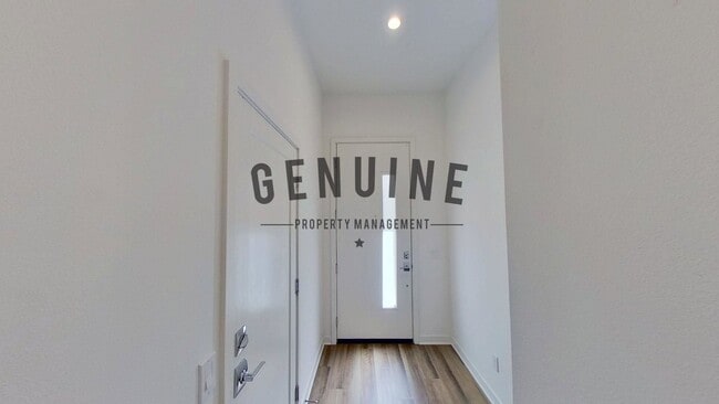 Building Photo - Coming Soon: Modern Tri-Level 2Bd 2.5Ba Townhouse in Irvine!