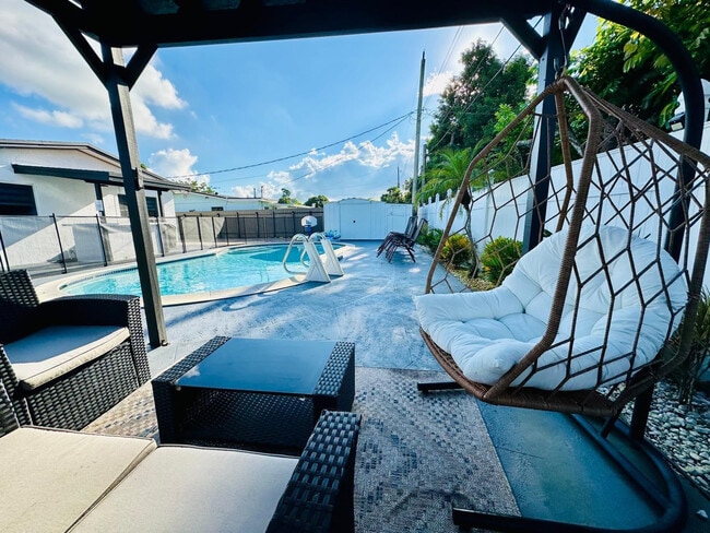 Building Photo - 6740 Custer St