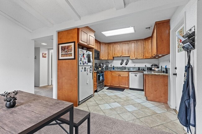 Building Photo - Adorable 2/1 Duplex with Garage!  Cute As A Bug!  PLEASE READ ENTIRE AD FOR VIEWINGS!