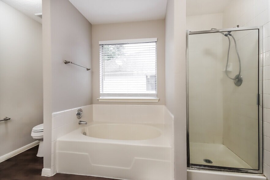 Building Photo - 6923 Echo Pines Dr