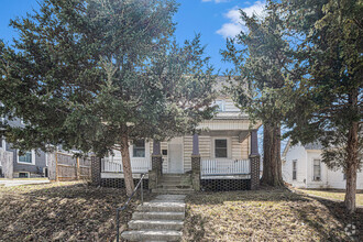 Building Photo - 715 E Walnut St