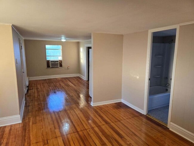 Building Photo - 2470 Collis Ave