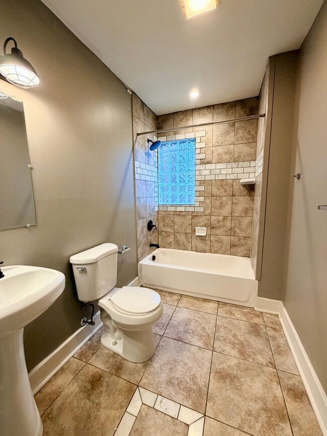 Building Photo - 5612 Beacon St