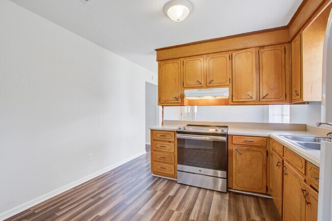 Building Photo - 1908 Swift Ave