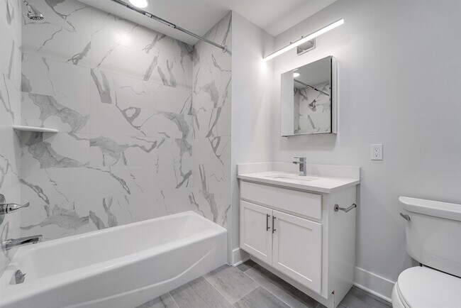 Building Photo - 660 Grand St