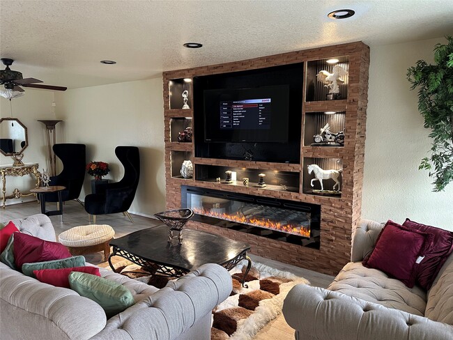 Building Photo - 16107 Sheldon Ridge Way