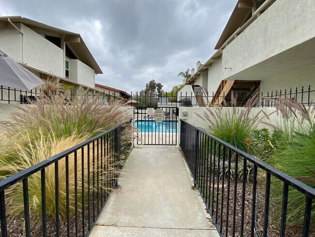 Building Photo - Lovely 2Bedroom, 2 Bathroom Condo!