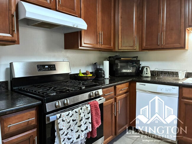 Building Photo - Lovely, 3BD/1BA Home, in Carmichael Neighb...