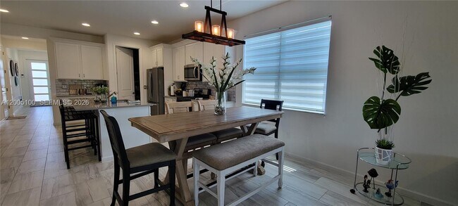 Building Photo - 11637 SW Lyra Dr.