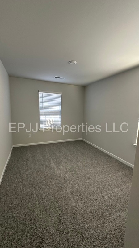 Building Photo - 141 Randwick Ln