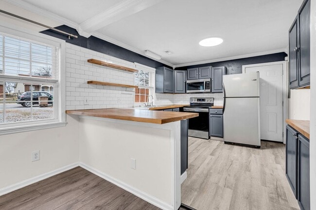 Building Photo - Cute and Cozy 2 bd/1 bath Home in Madison!
