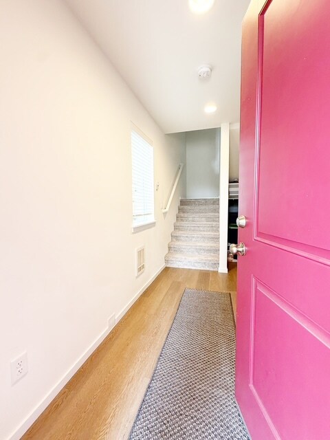 Building Photo - 1090 NW Dragonstone St