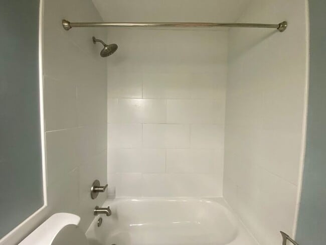 Building Photo - Wonderful Bellevue Condo in Creekside Meadows!