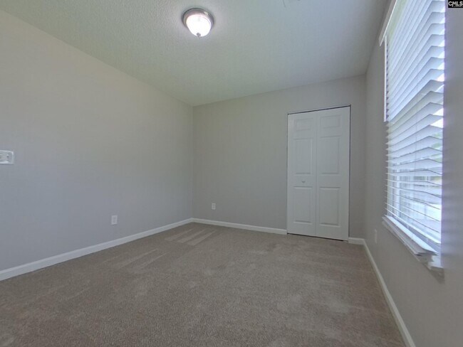 Building Photo - 113 Fox Grove Cir
