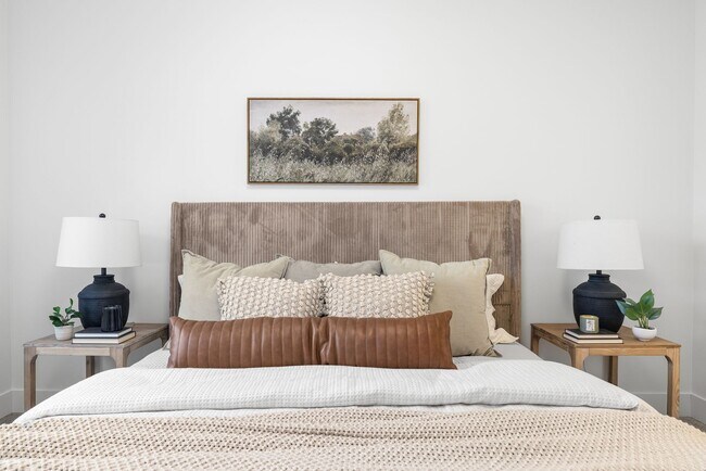 Building Photo - Brand New Luxury Duplex-Top of the line finishes & walking distance to The Village.