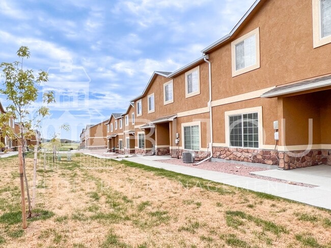 Building Photo - 7661 Silver Larch Pt