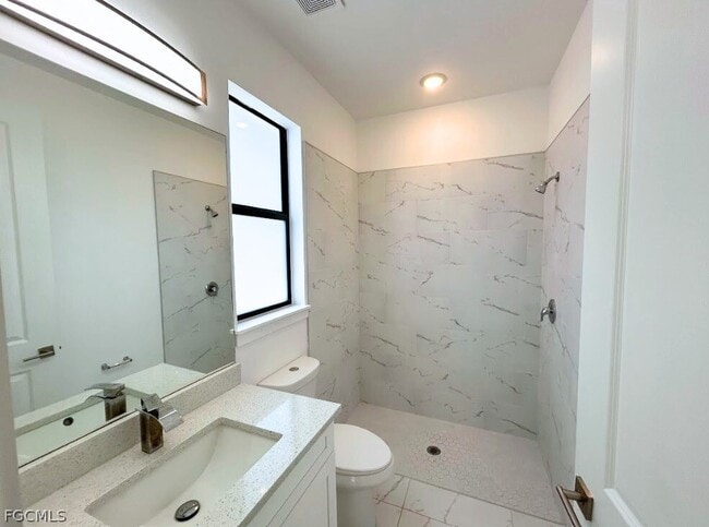 Building Photo - 672 Chemstrand St E