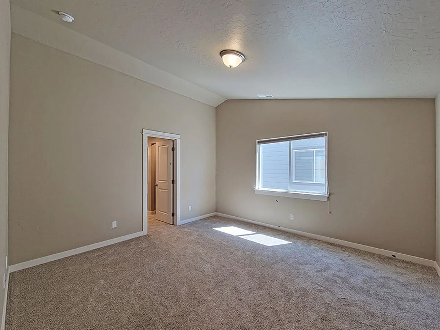 Master Bedroom - 1096 N Ryde Ave