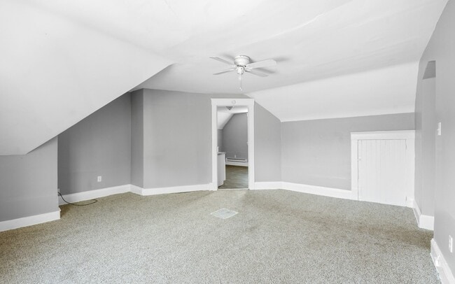 Building Photo - 1261 E 99th St