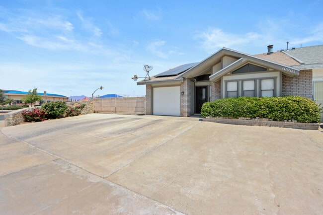 Primary Photo - 10901 Highwood Way