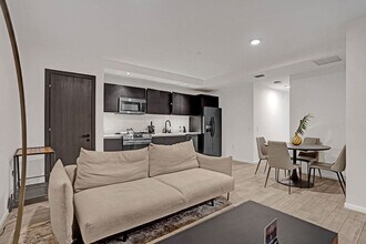 Building Photo - 398 NE 5th St