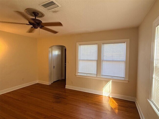 Building Photo - 3610 Dartmouth Ave N