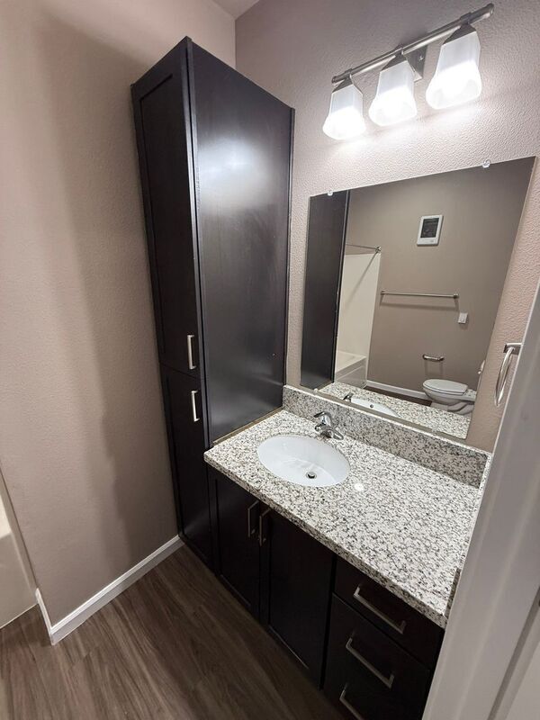 Building Photo - 4235 Hawthorne Ave NE