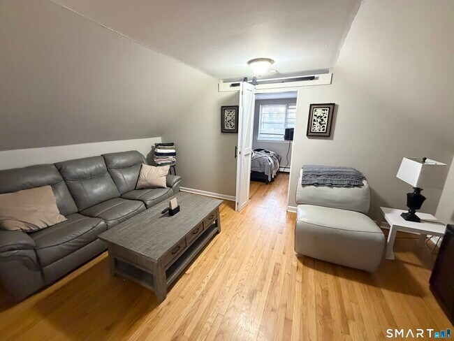 Building Photo - 100 Upton St