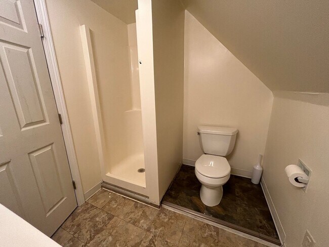 Building Photo - 15-Poplar-St