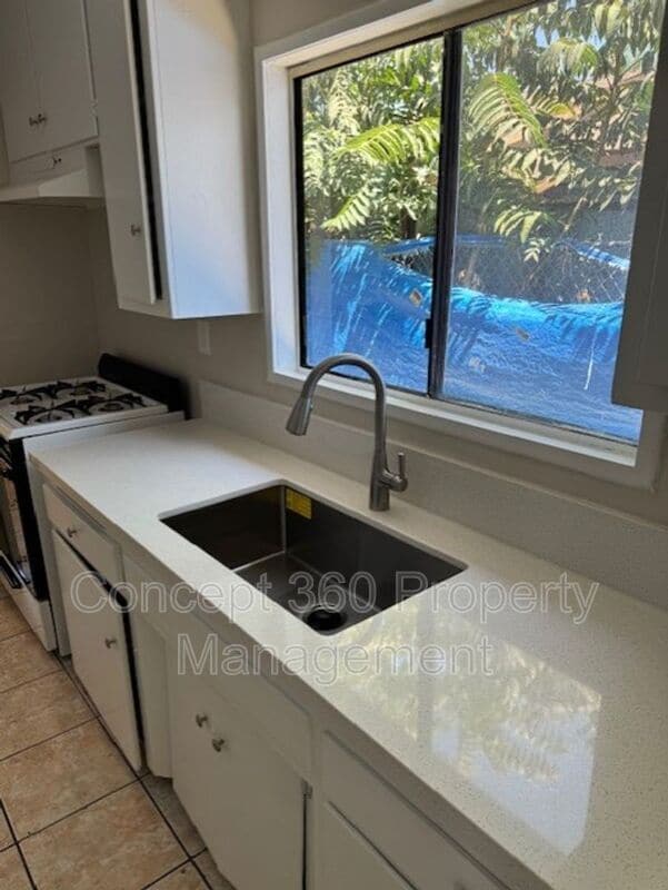 Building Photo - 9332 1/4 ELM VISTA DR