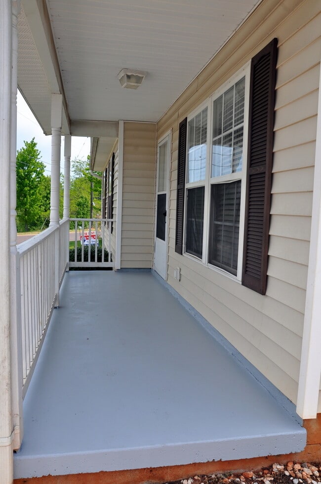 Building Photo - 3 Bedroom/2 Bath Rambler in Culpeper