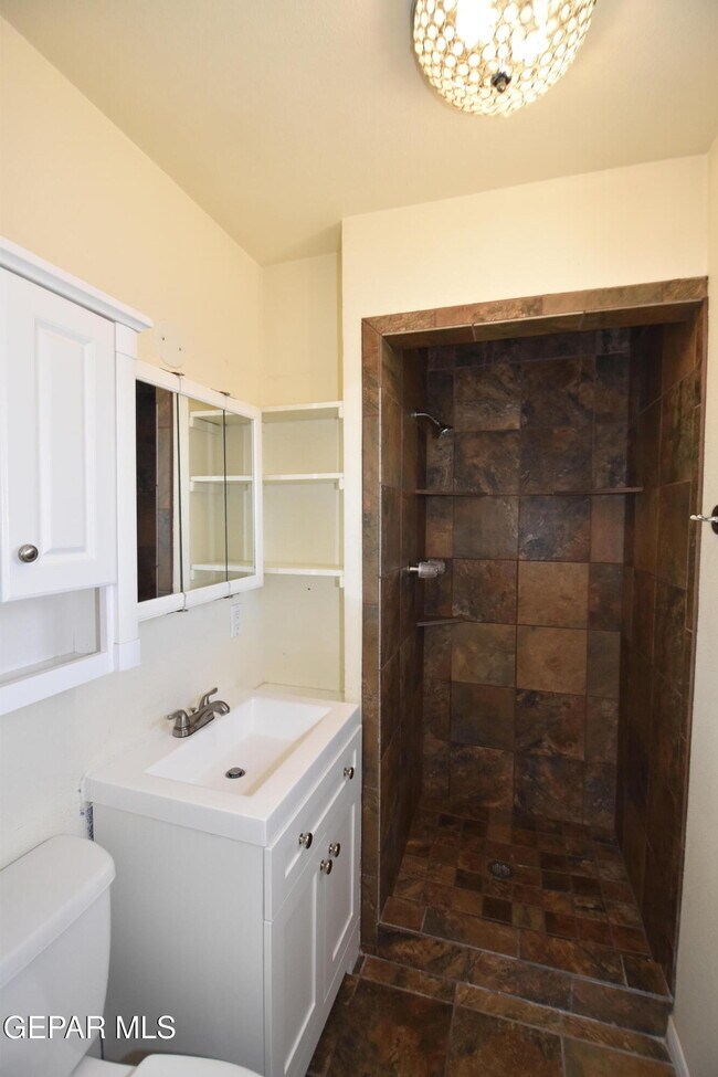 Building Photo - 304 Maricela Dr