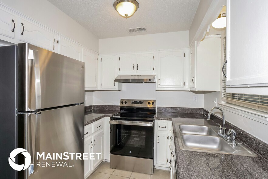 Building Photo - 4696 Crestfield Rd