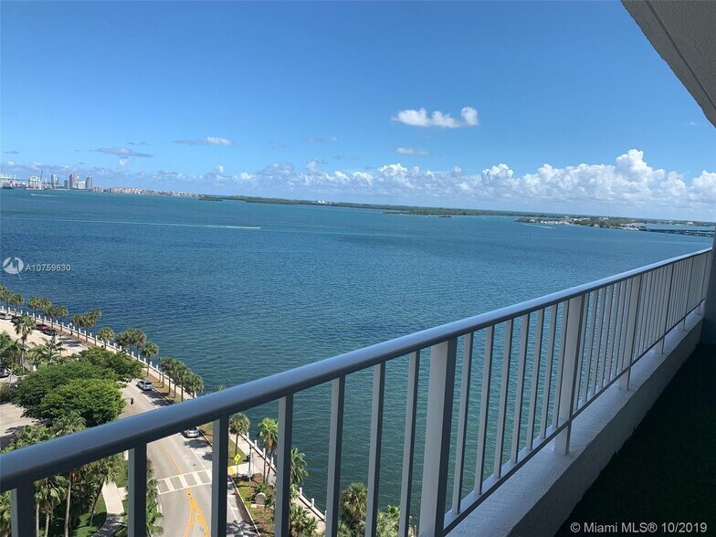 East View - 200 SE 15th Rd