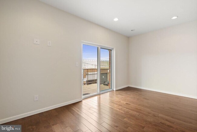 Building Photo - 118-20 Richmond St