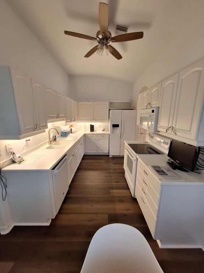 Building Photo - Lovely Villa in Gated Community in Venice
