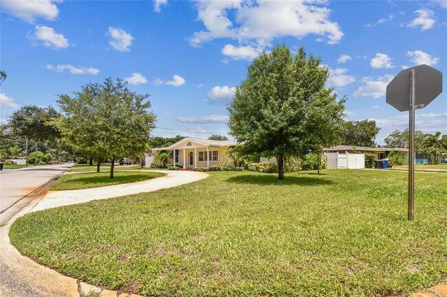 Building Photo - 1300 Farragut Dr N